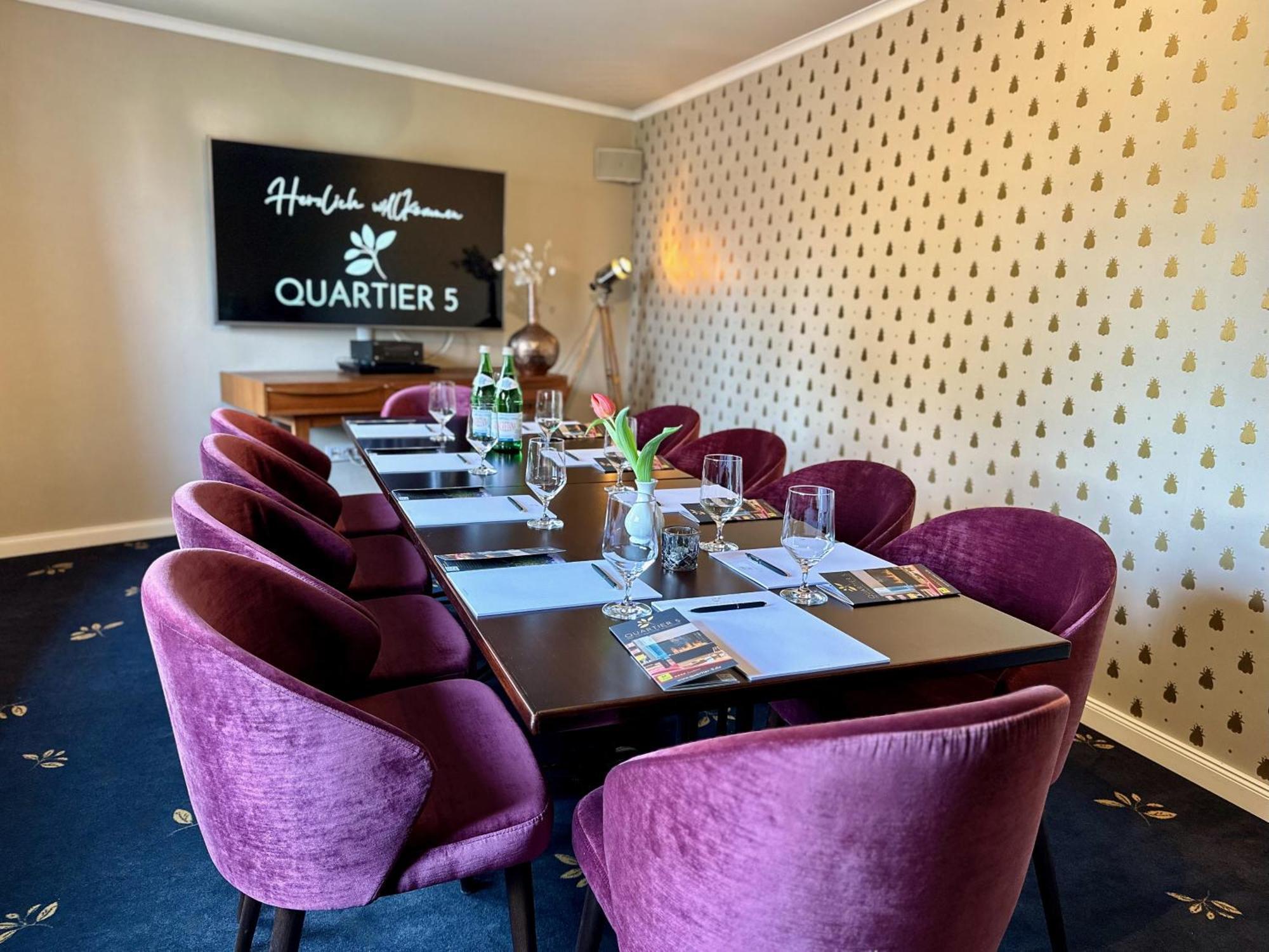 Logis Hotel Quartier 5, Saechsische Schweiz, Mit Restaurant, Cafe & Bar クロルト・ゴーリッシュ エクステリア 写真